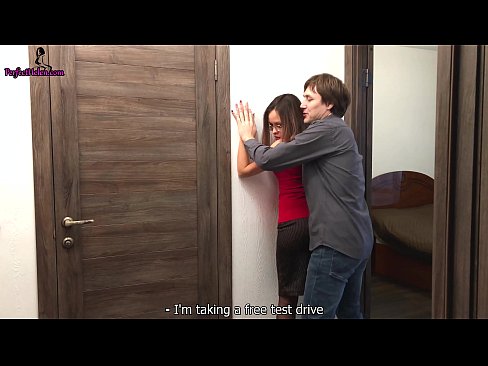 ❤️ सेक्सी रियाल्टार कामुक रूप से उसकी बिल्ली को झटका देता है और उसके अपार्टमेंट को बेचते समय fucks - क्रेम्पाई सेक्स hi.pornpics-de.ru पर